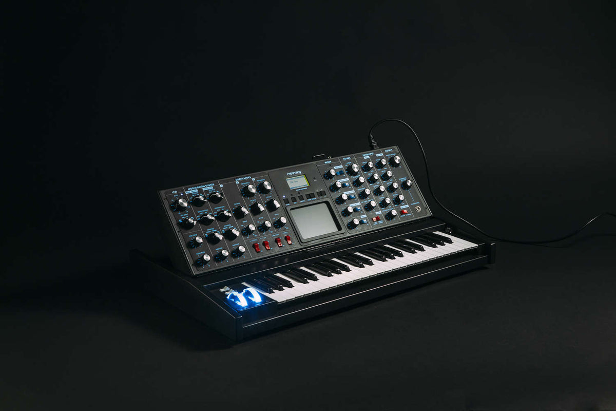 Rent Moog Synthesizer - Minimoog Voyager Blue Edition Rental 